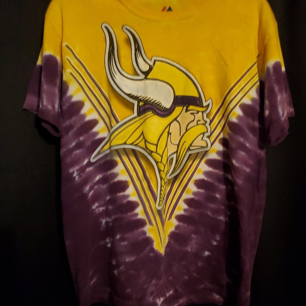 Vikings T dye T Shirt.  Size M men